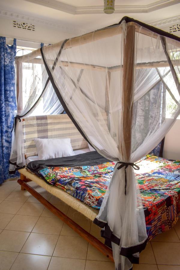 Woven House Hostel Аруша Екстериор снимка