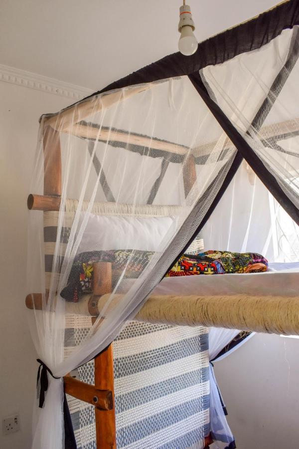 Woven House Hostel Аруша Екстериор снимка